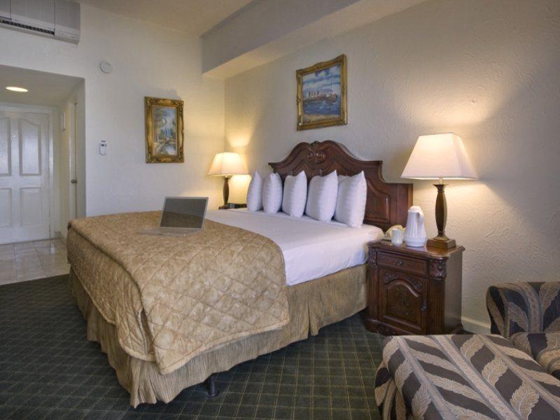 Windward Passage Hotel Charlotte Amalie Exterior photo